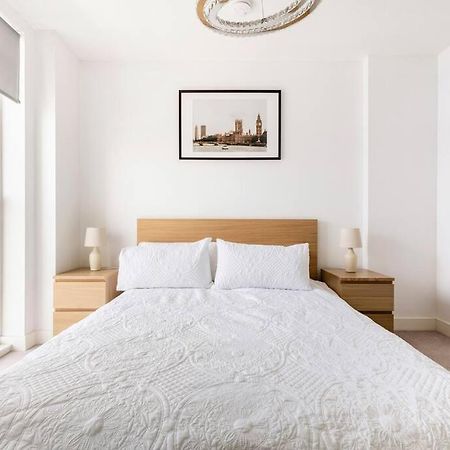 Stylish & Comfortable Top-Floor Flat In Harrow London Exterior photo