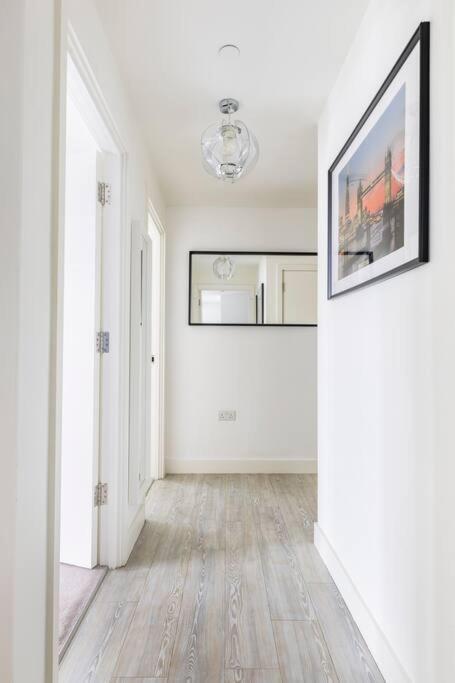 Stylish & Comfortable Top-Floor Flat In Harrow London Exterior photo