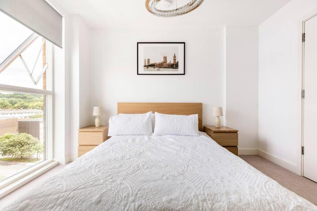 Stylish & Comfortable Top-Floor Flat In Harrow London Exterior photo