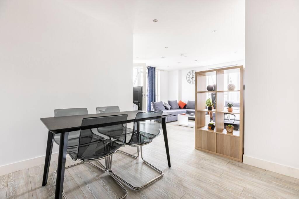 Stylish & Comfortable Top-Floor Flat In Harrow London Exterior photo